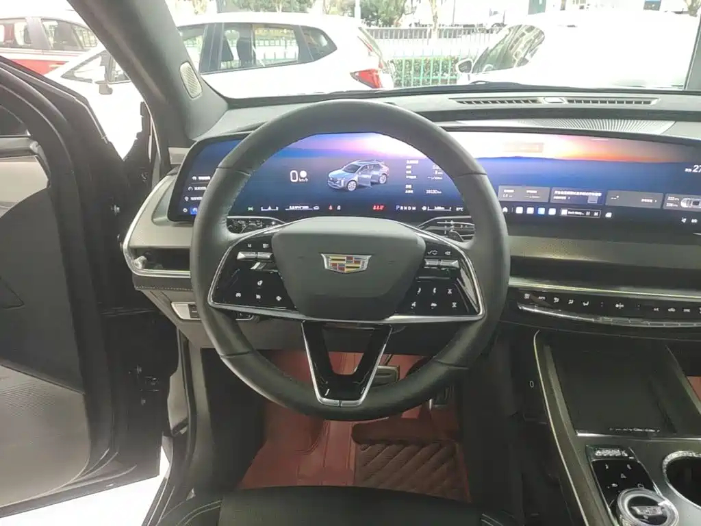 Cadillac XT5 — фото 11