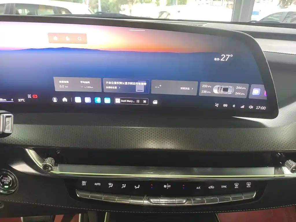 Cadillac XT5 — фото 13