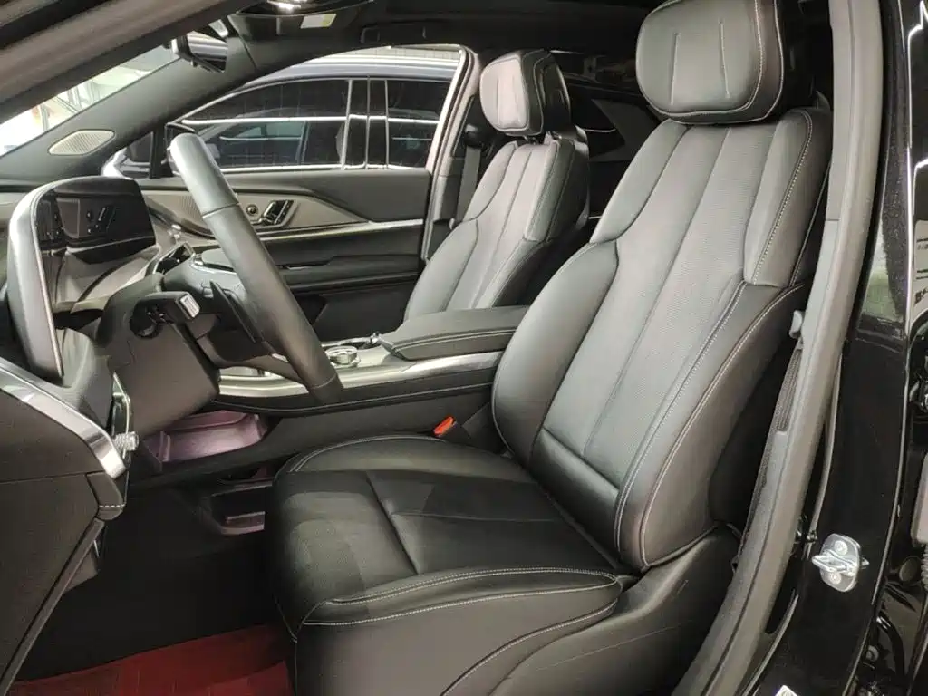 Cadillac XT5 — фото 15