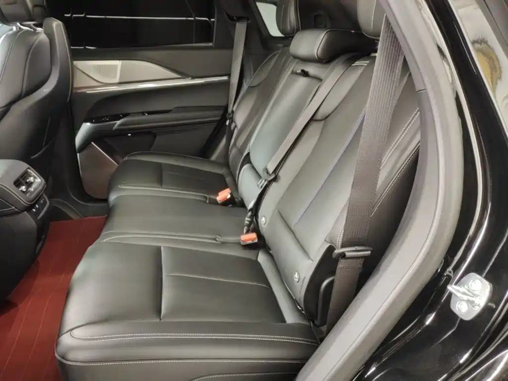 Cadillac XT5 — фото 17