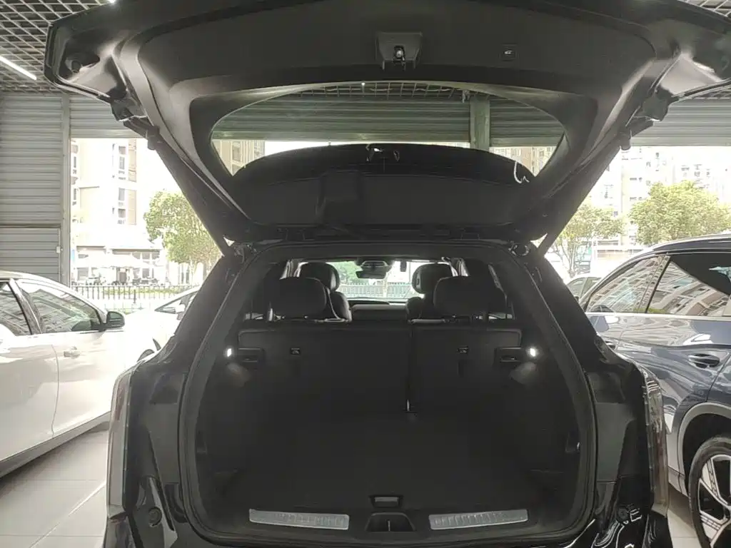 Cadillac XT5 — фото 19