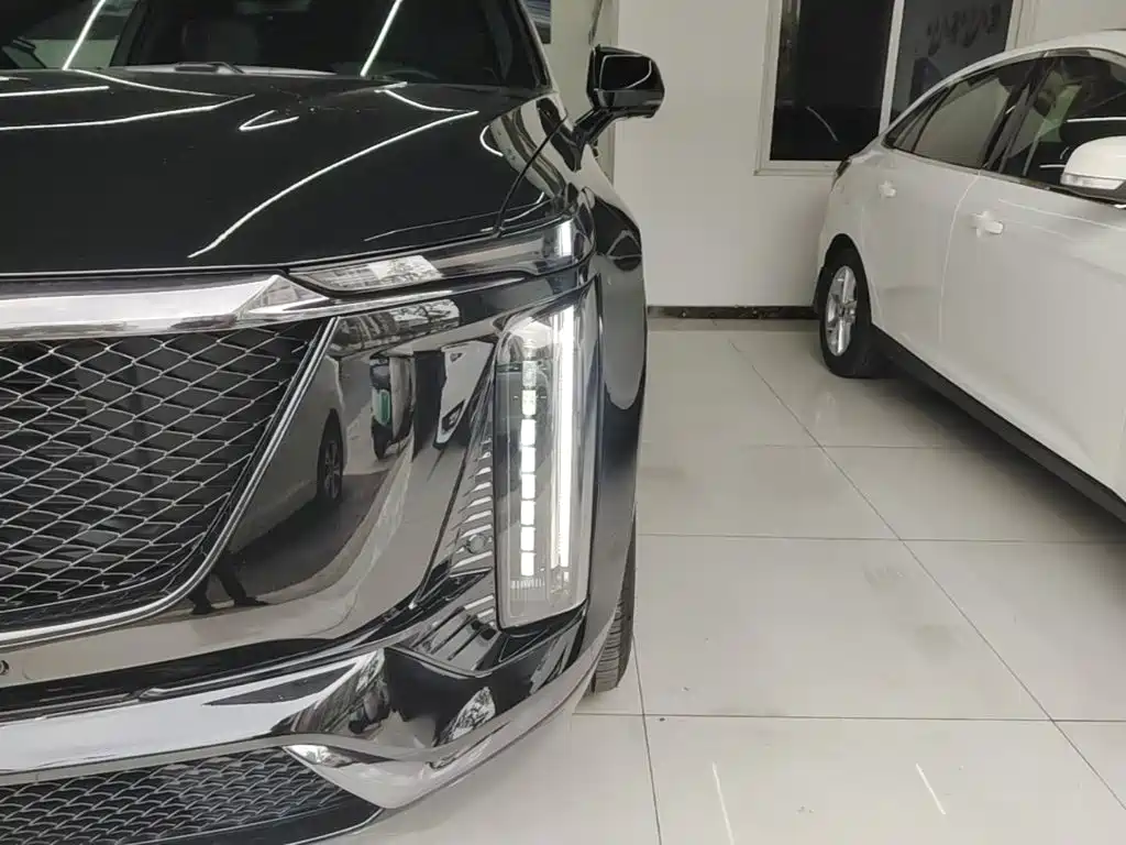 Cadillac XT5 — фото 24