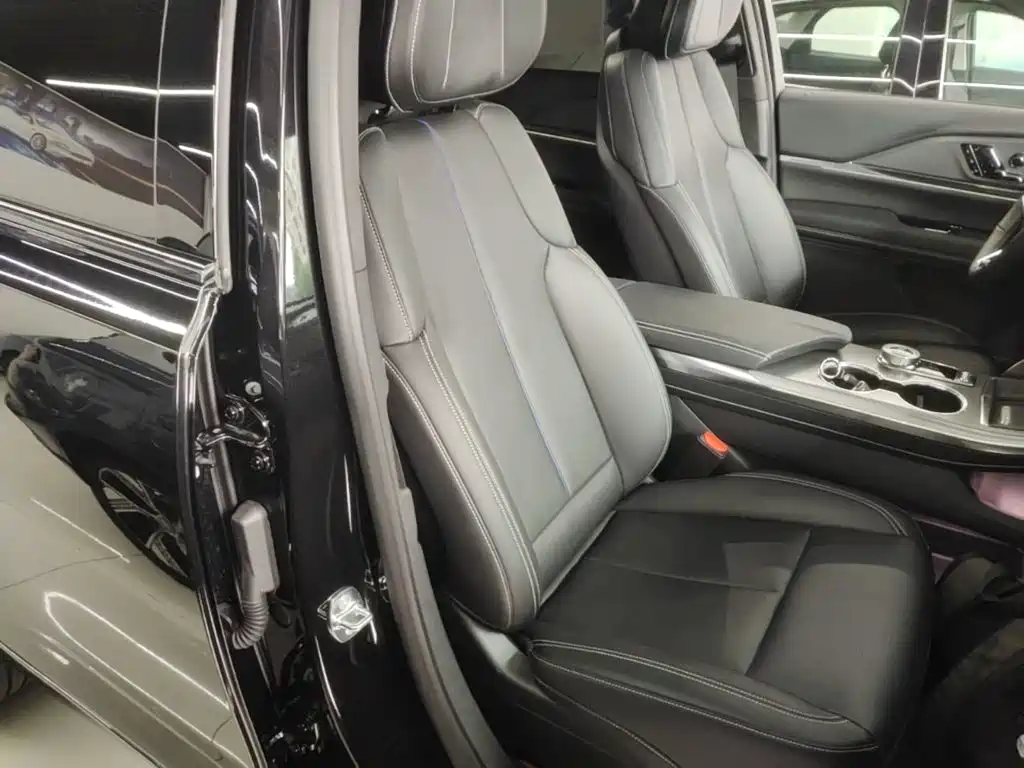 Cadillac XT5 — фото 25