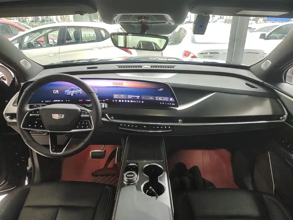 Cadillac XT5 — фото 10