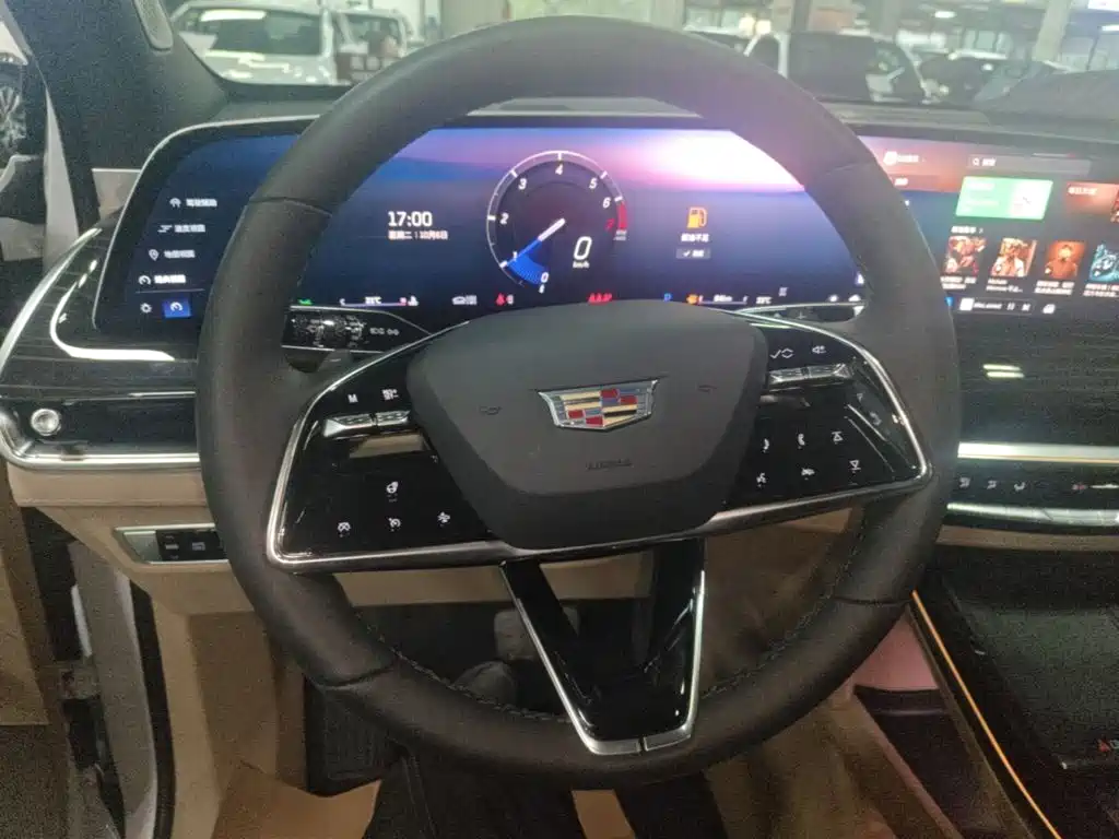 Cadillac XT5 — фото 11