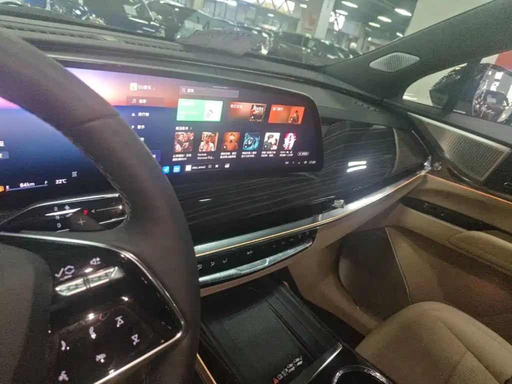 Cadillac XT5 — фото 13