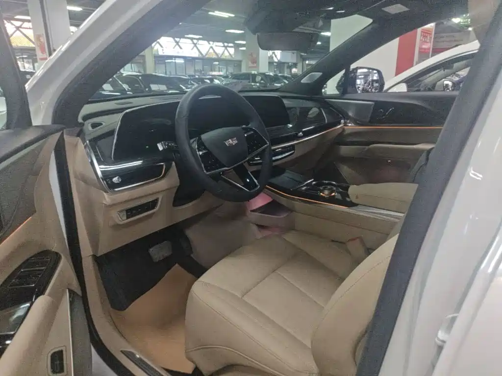 Cadillac XT5 — фото 15