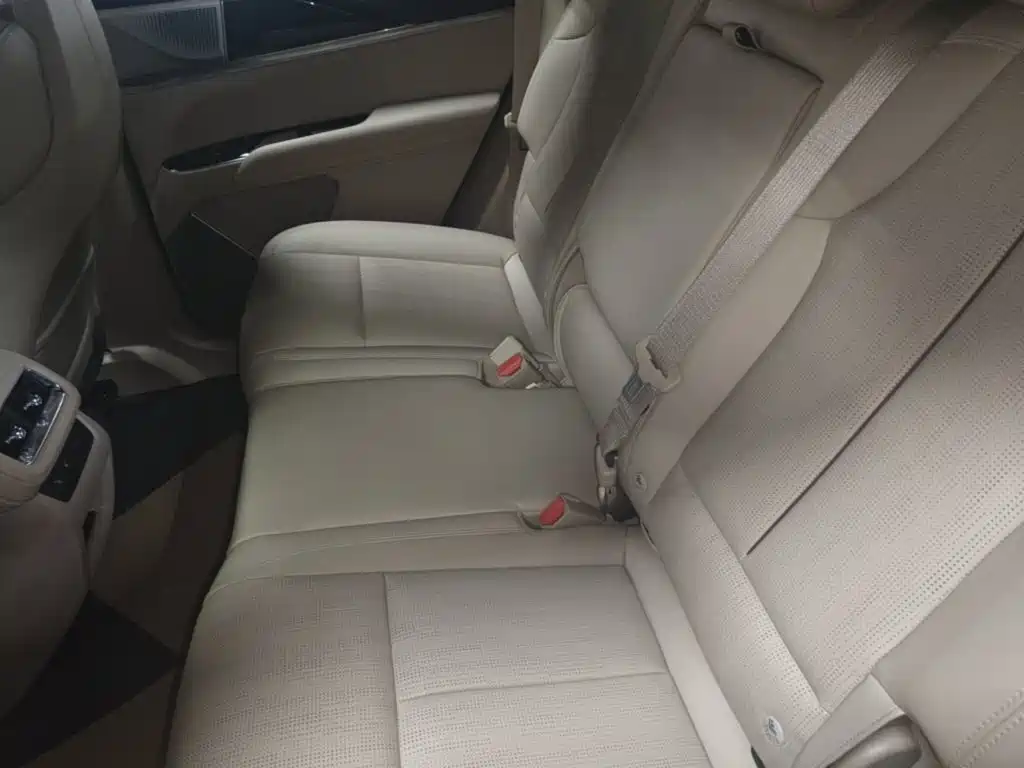 Cadillac XT5 — фото 17