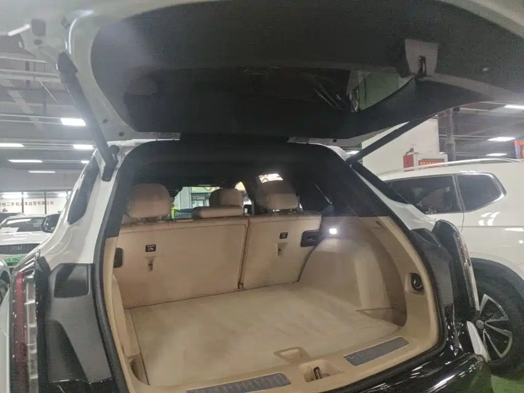 Cadillac XT5 — фото 19