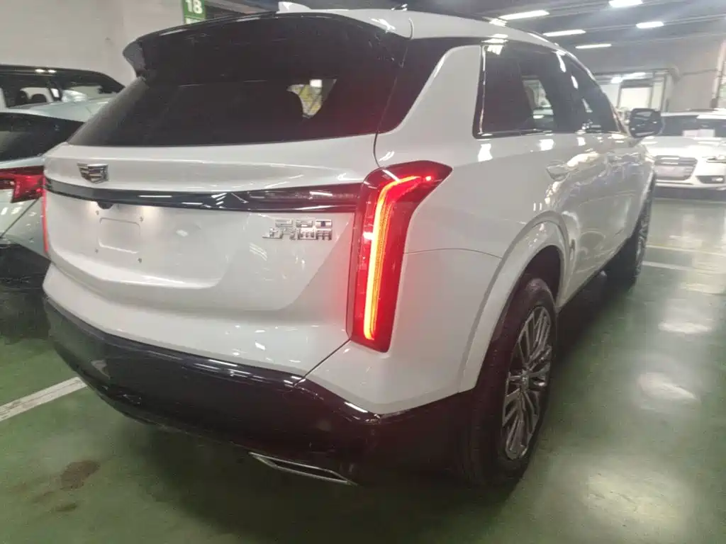 Cadillac XT5 — фото 8
