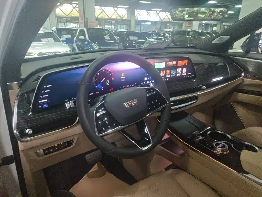 Cadillac XT5 — фото 10