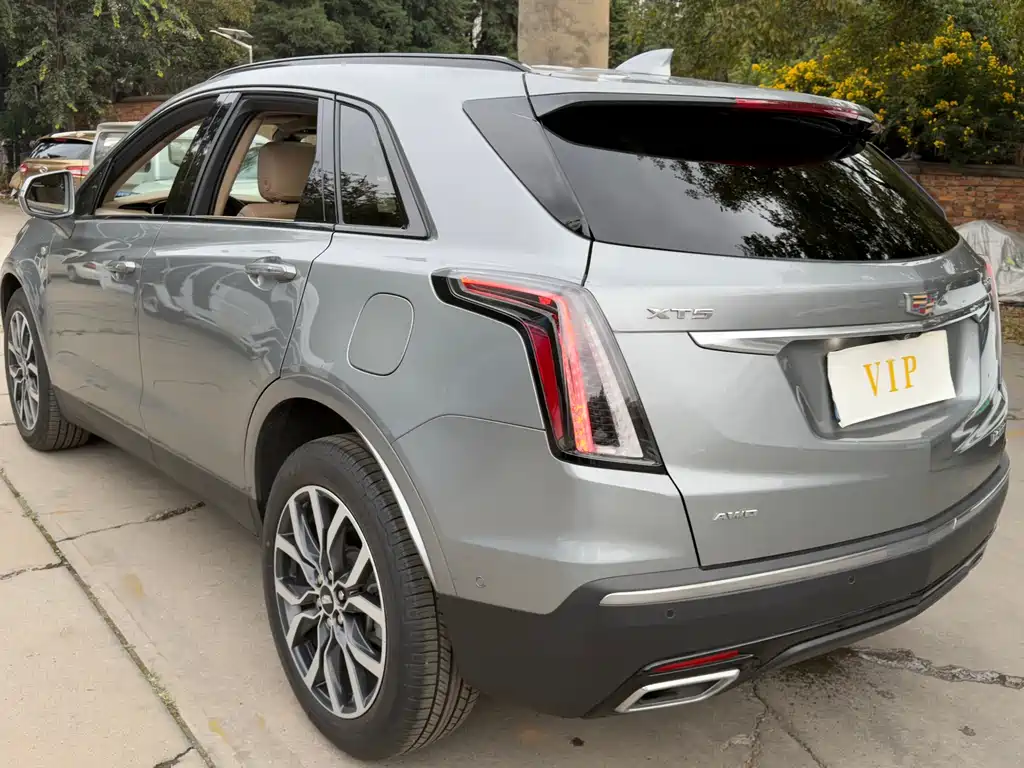 Cadillac XT5 — фото 11