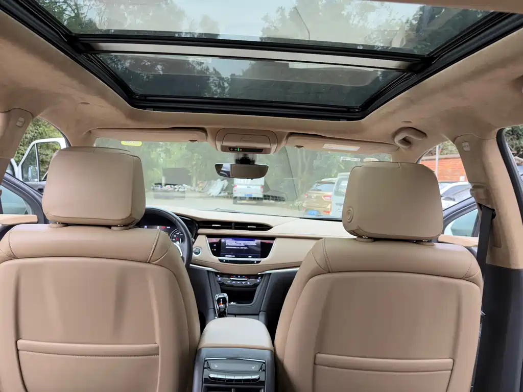 Cadillac XT5 — фото 14