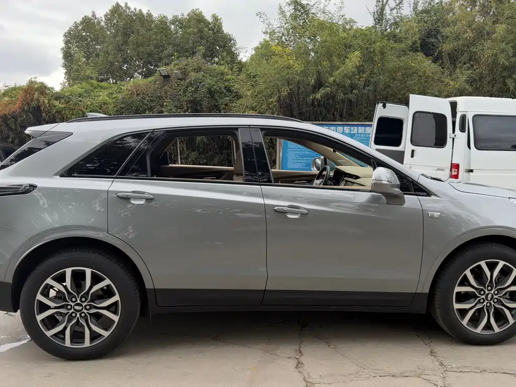 Cadillac XT5 — фото 16