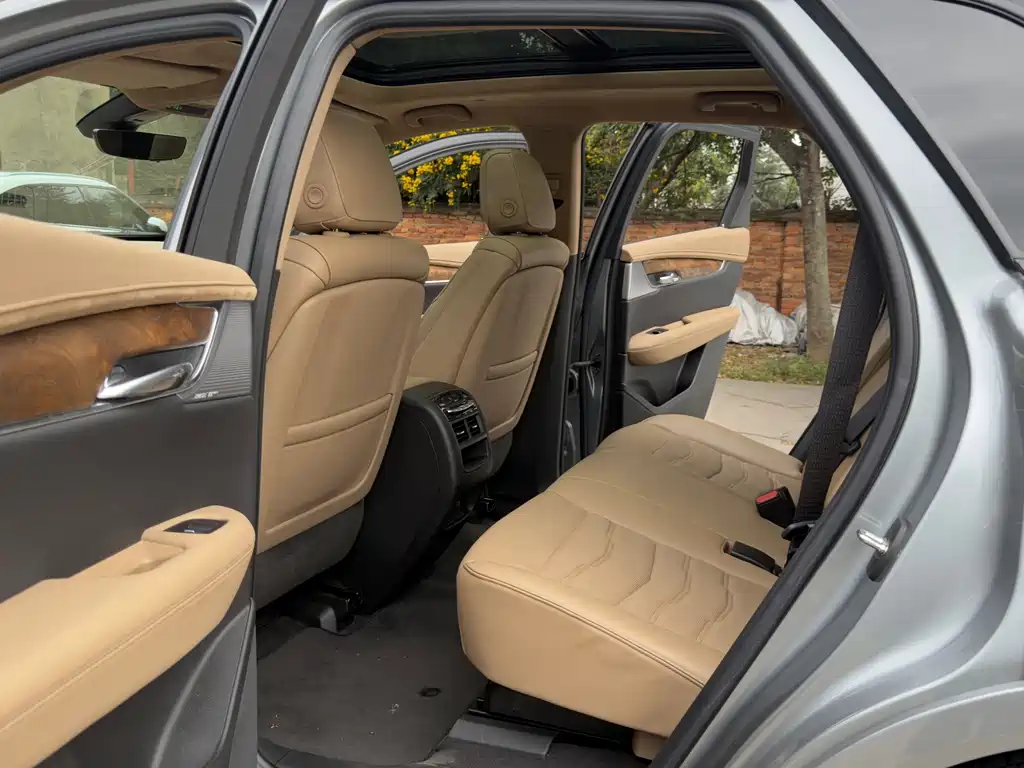 Cadillac XT5 — фото 9