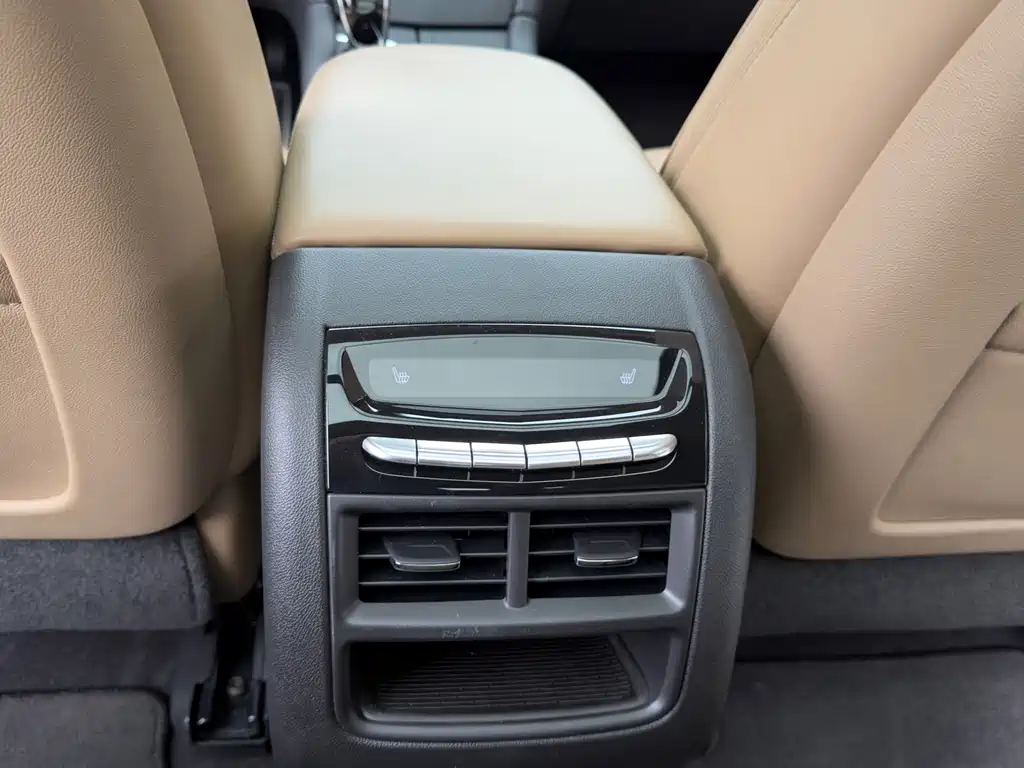 Cadillac XT5 — фото 10
