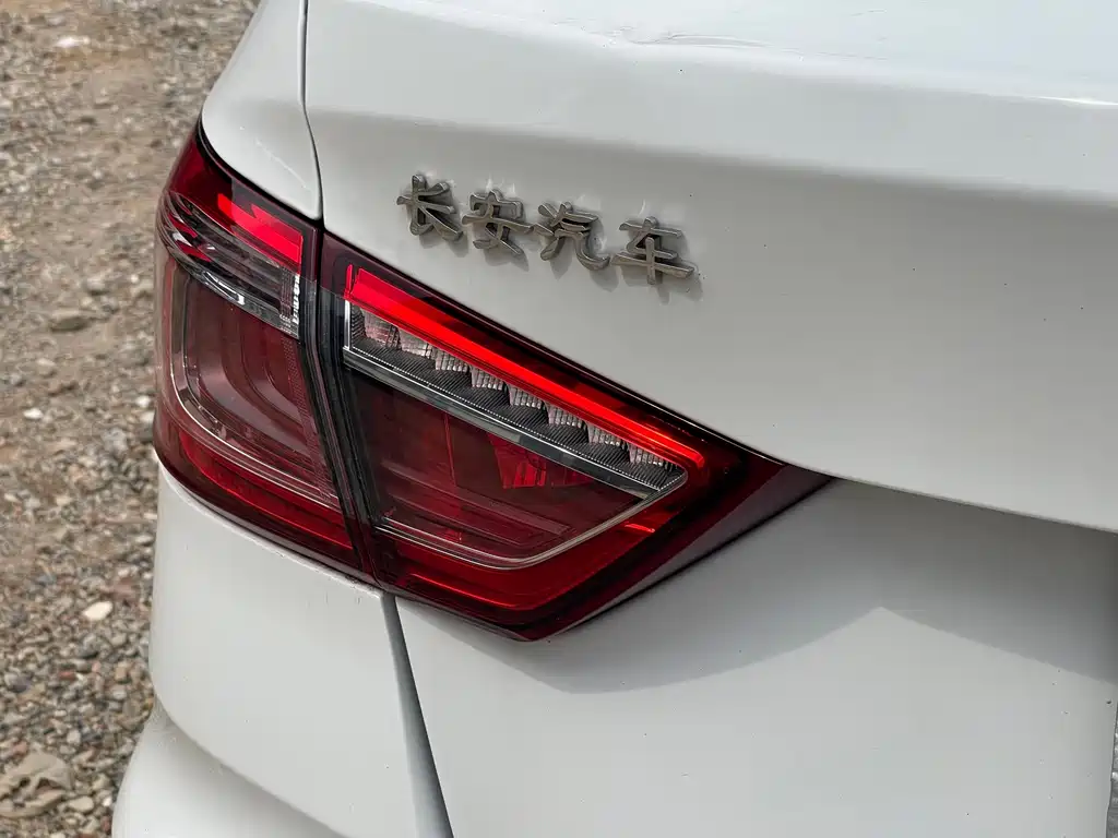 Changan Eado DT — фото 8