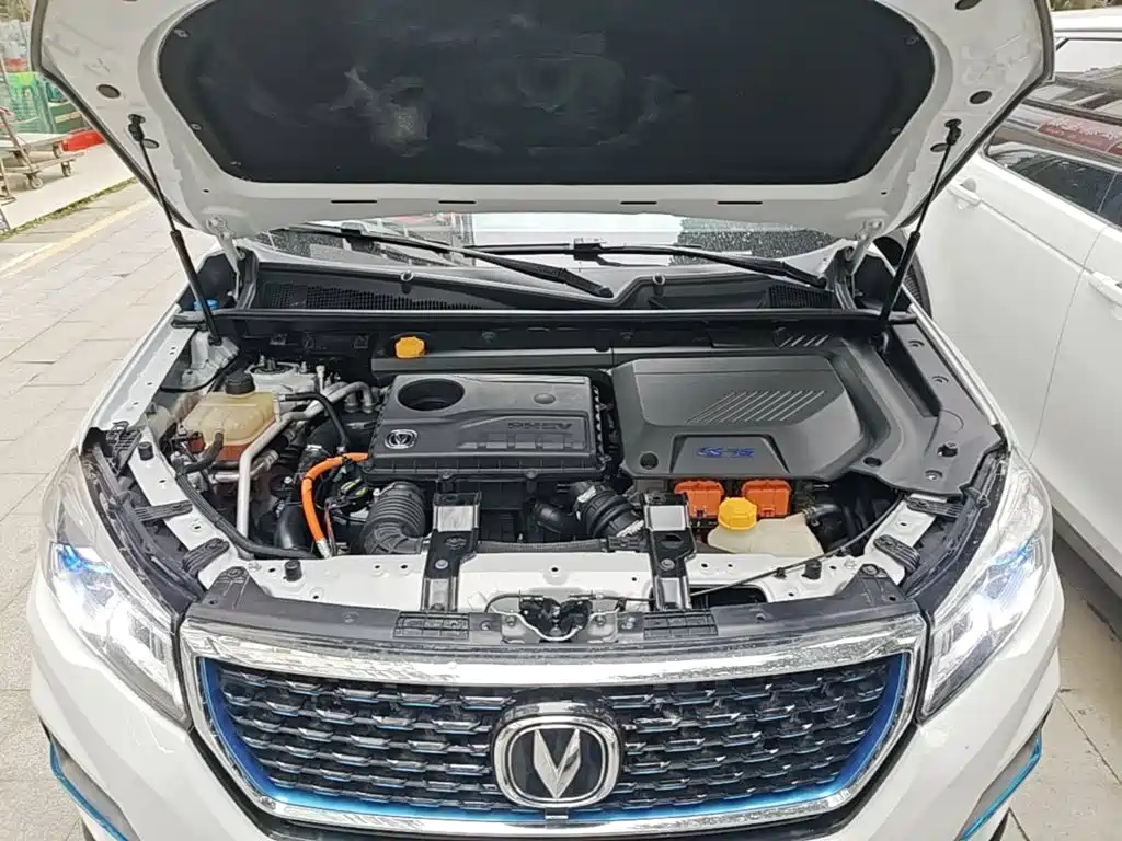 Changan CS75 New Energy — фото 20