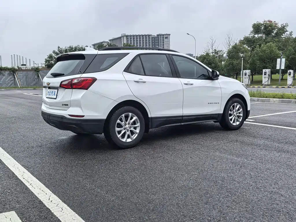 Chevrolet Equinox — фото 16