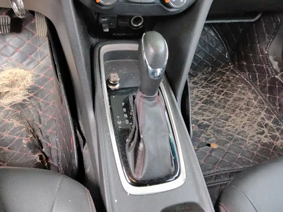 Chevrolet Monza — фото 15