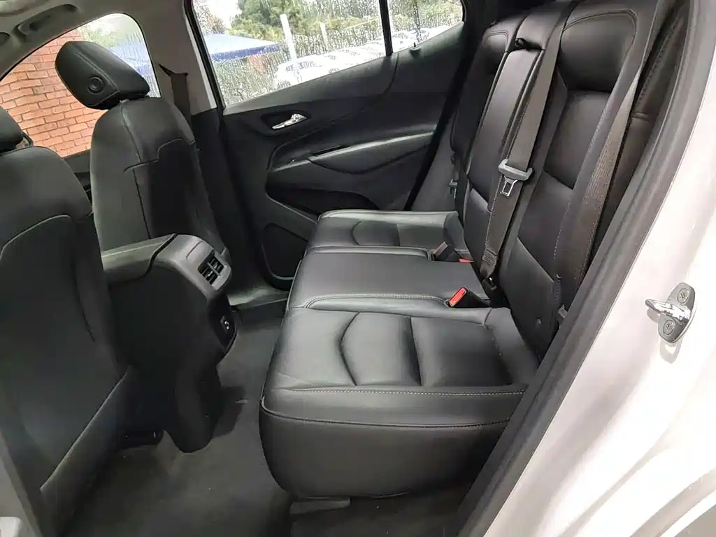 Chevrolet Equinox — фото 11