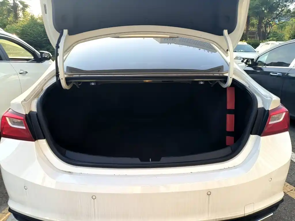 Chevrolet Malibu XL — фото 19