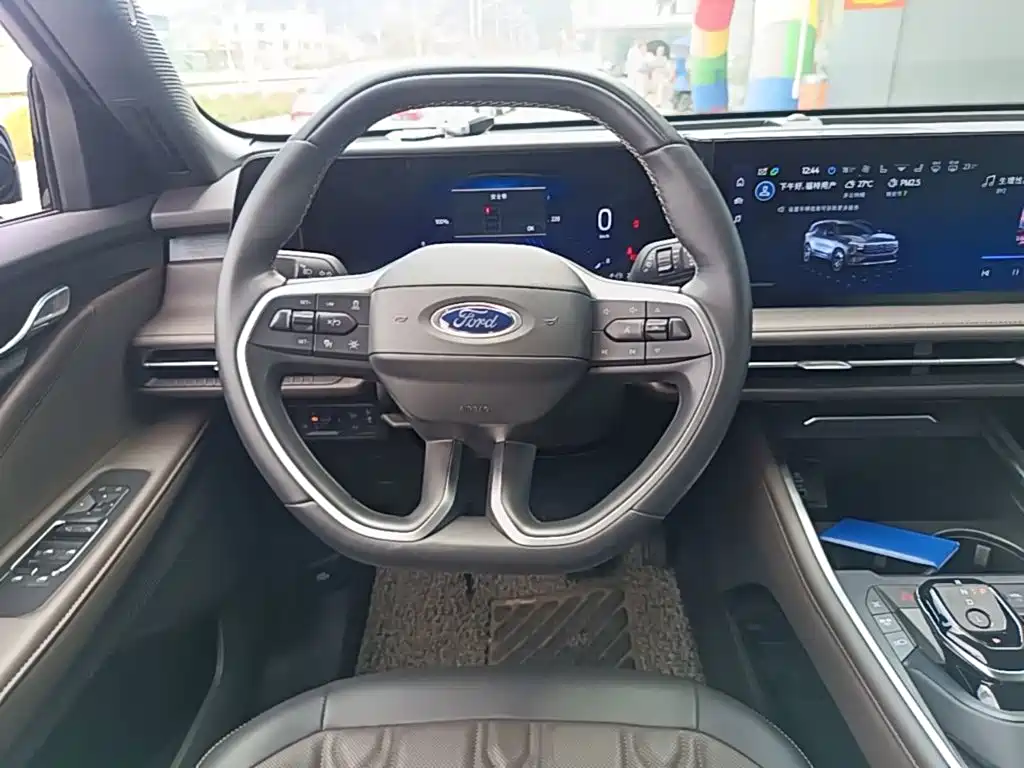 Ford Edge — фото 15