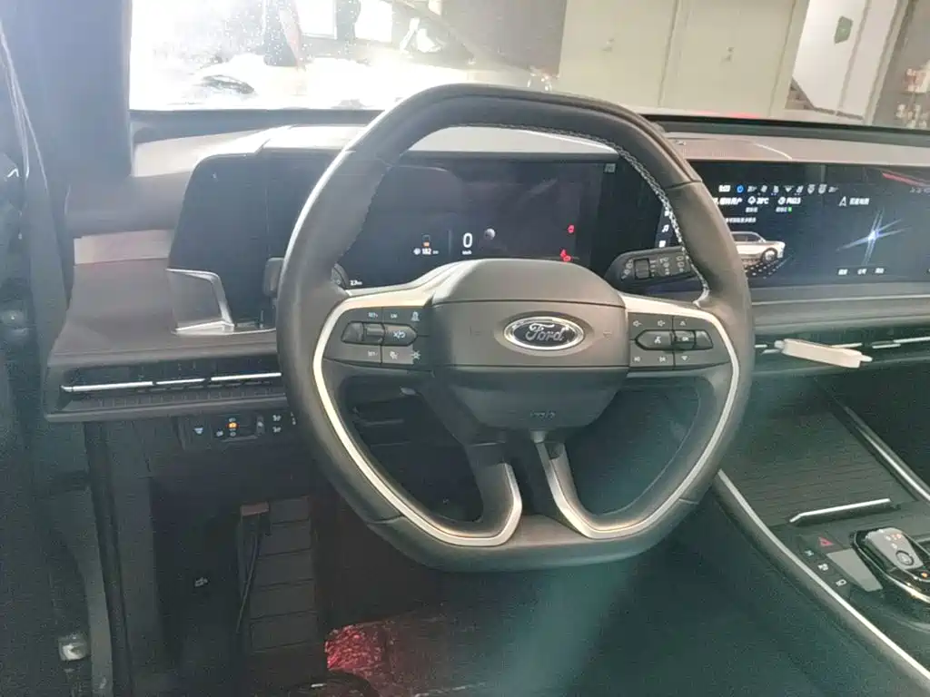 Ford Edge — фото 11