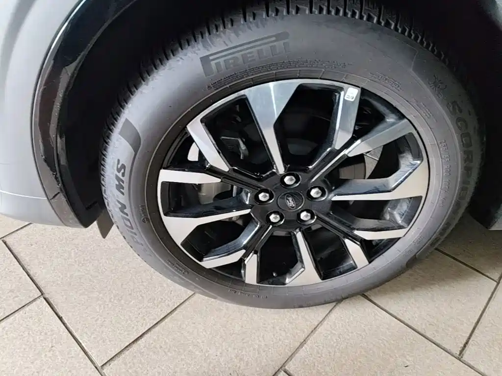 Ford Edge — фото 23