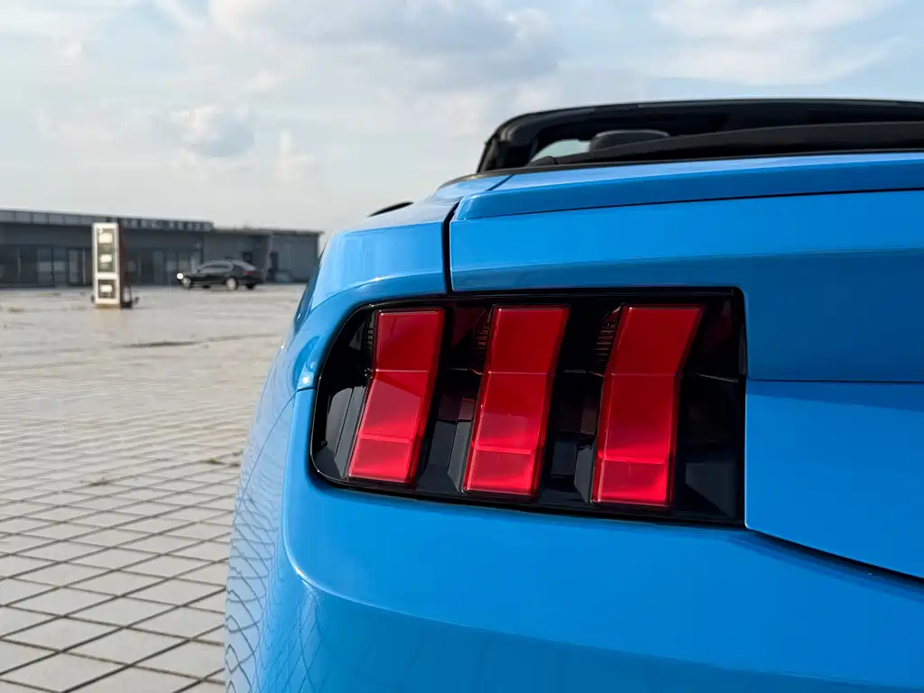Ford Mustang — фото 15