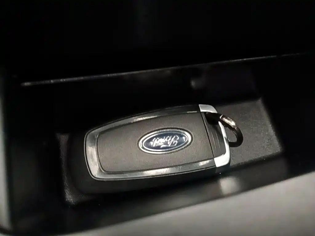 Ford Mondeo — фото 9