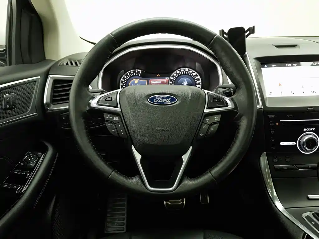 Ford Edge — фото 11