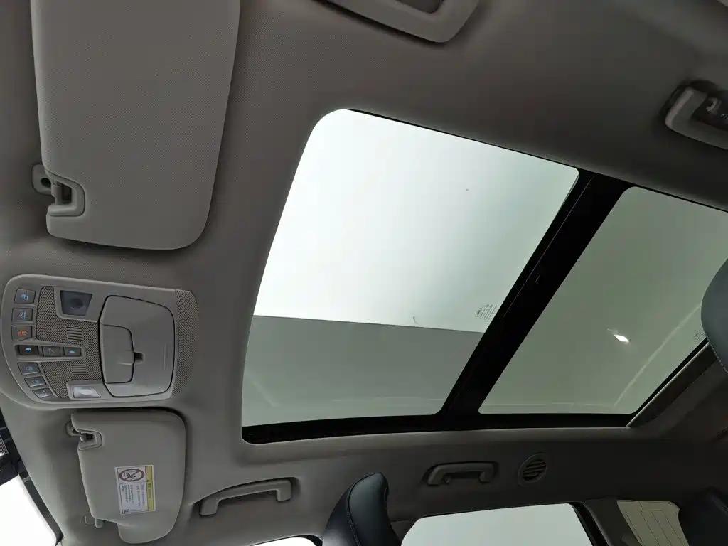 Ford Edge — фото 14