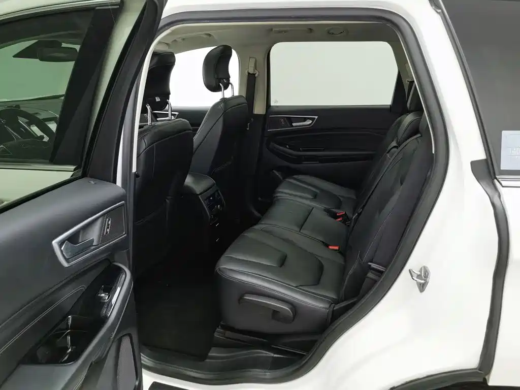 Ford Edge — фото 15