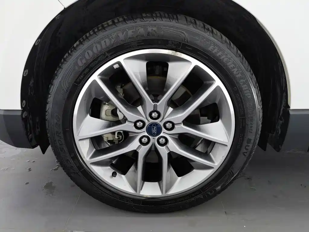 Ford Edge — фото 17