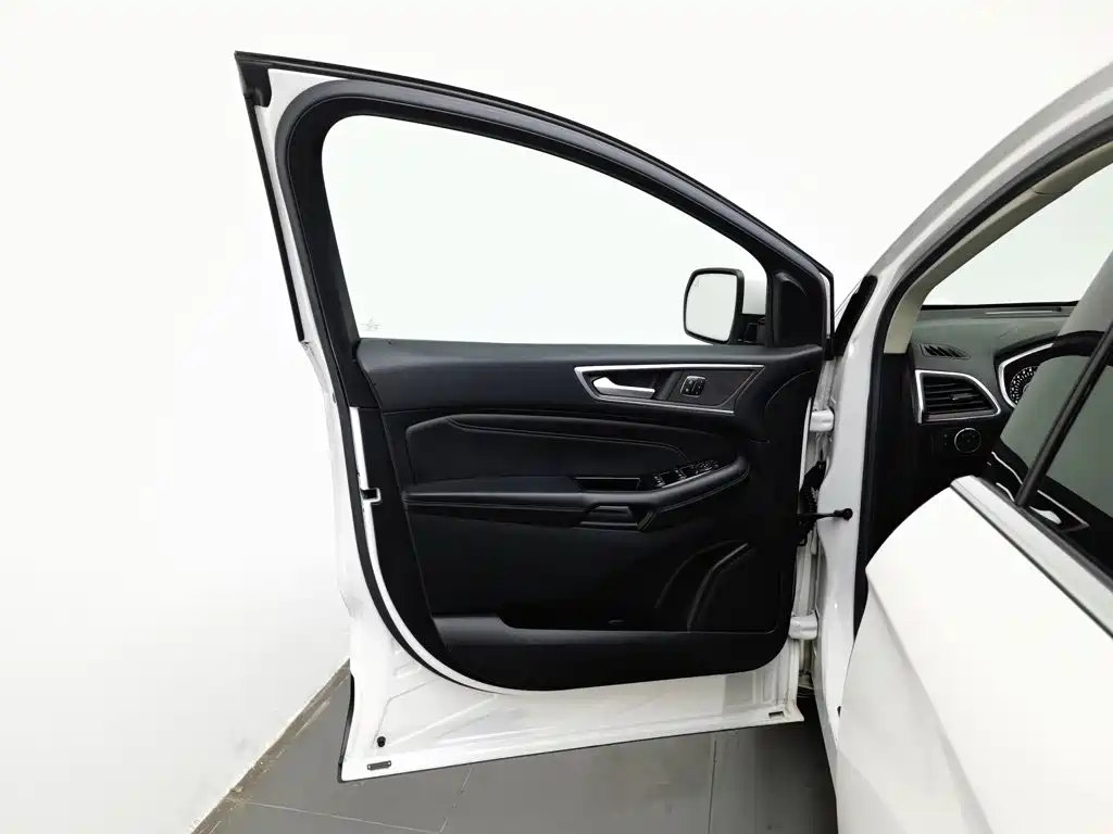 Ford Edge — фото 8