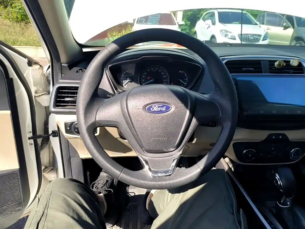 Ford Escort — фото 11
