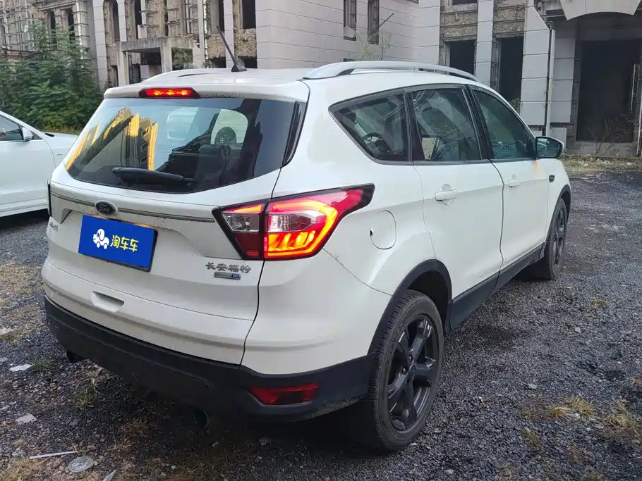 Ford Kuga — фото 3