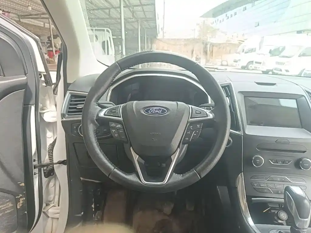 Ford Edge — фото 11