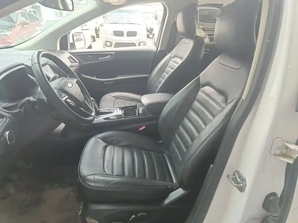Ford Edge — фото 15