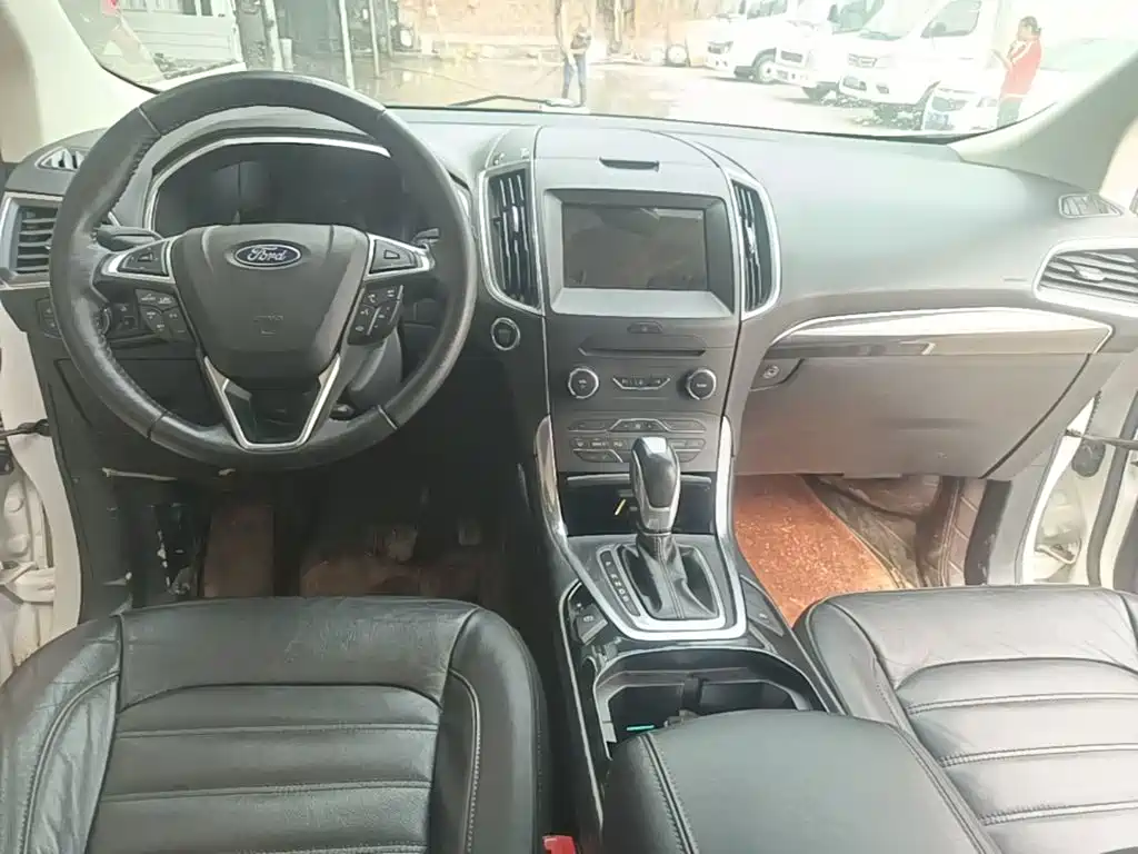 Ford Edge — фото 10