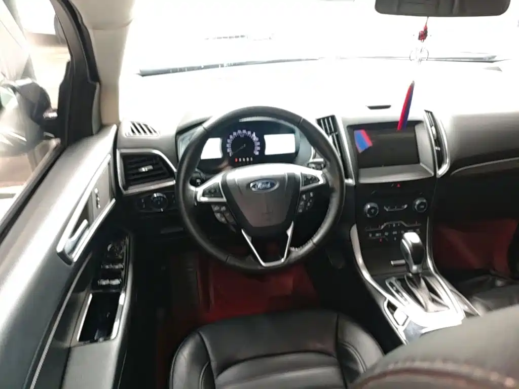 Ford Edge — фото 11