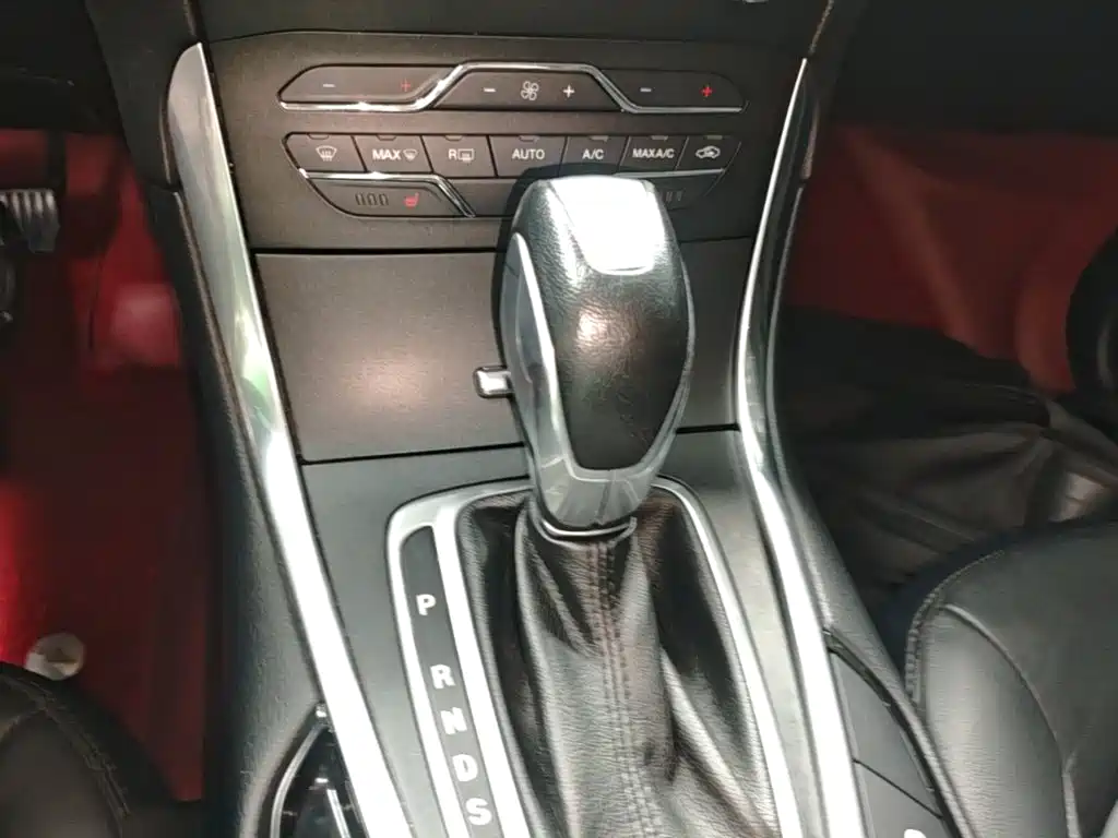 Ford Edge — фото 14