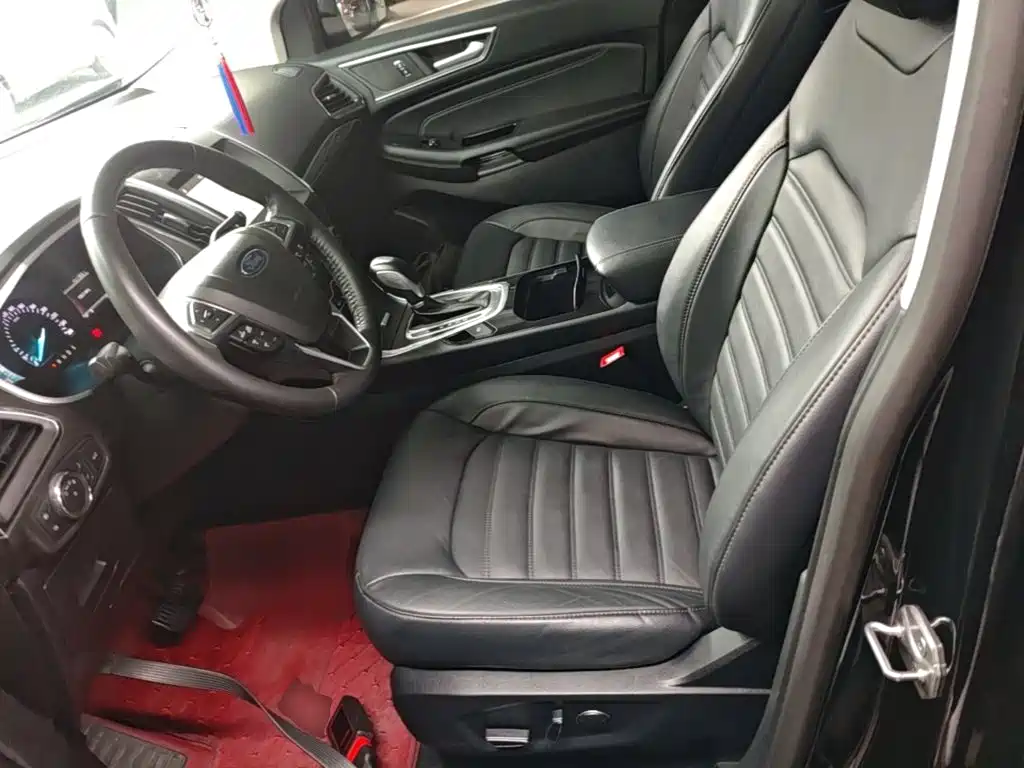 Ford Edge — фото 15