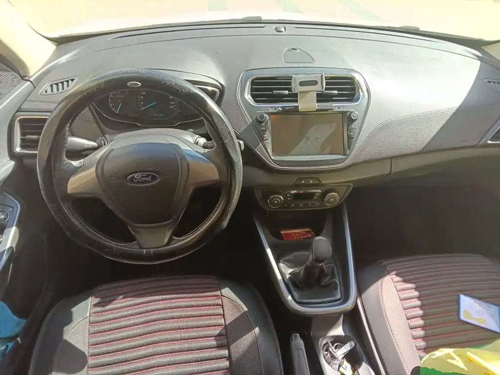 Ford Escort — фото 10