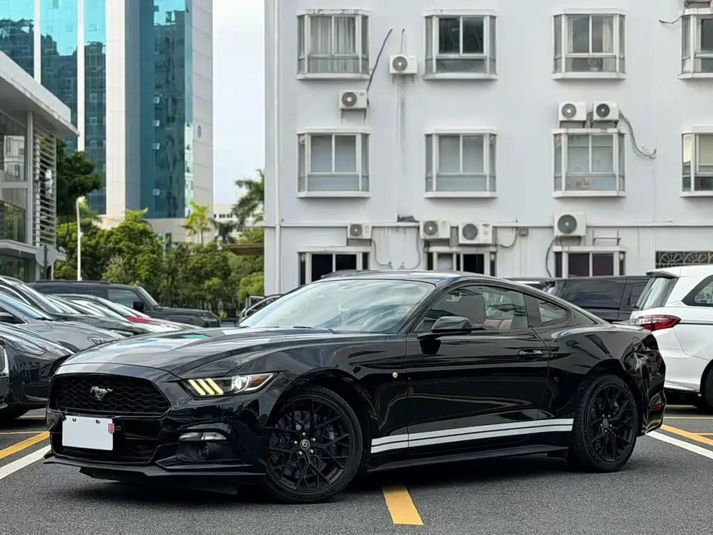 Ford Mustang — фото 10