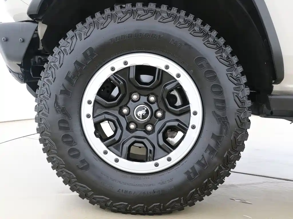 Ford Bronco — фото 10