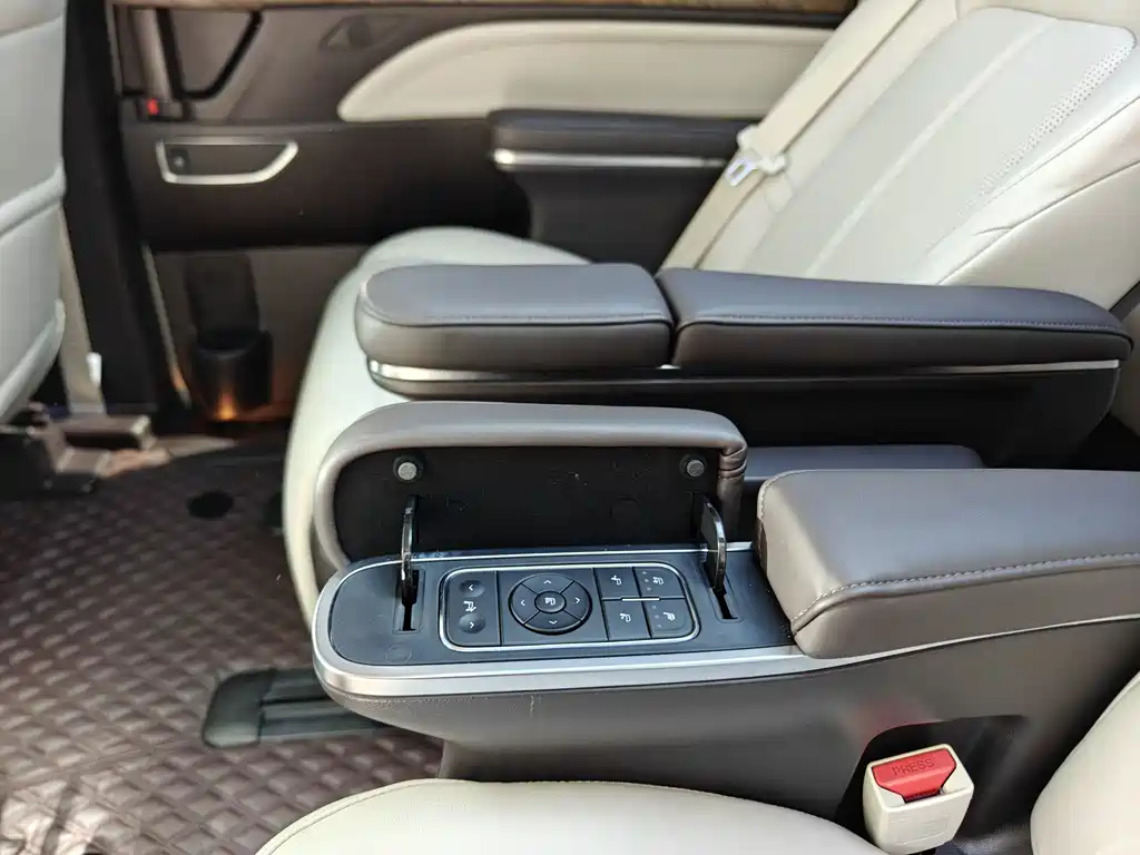 GAC Motor Trumpchi M8 — фото 14