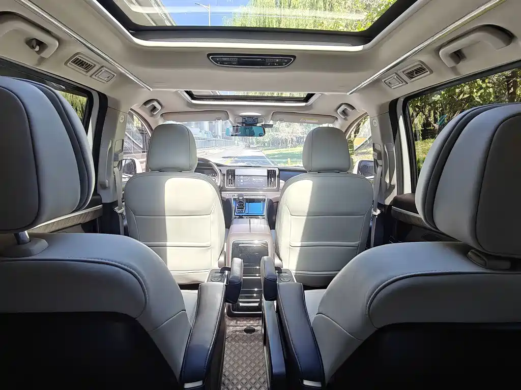 GAC Motor Trumpchi M8 — фото 18