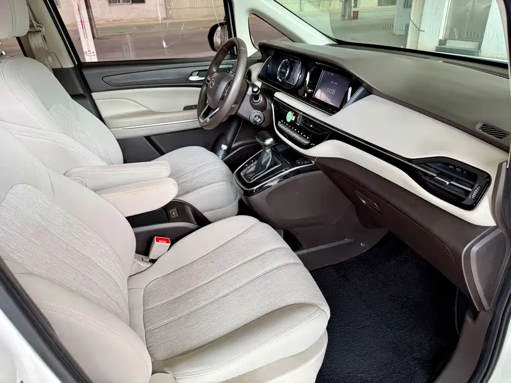 GAC Motor Trumpchi M6 — фото 11